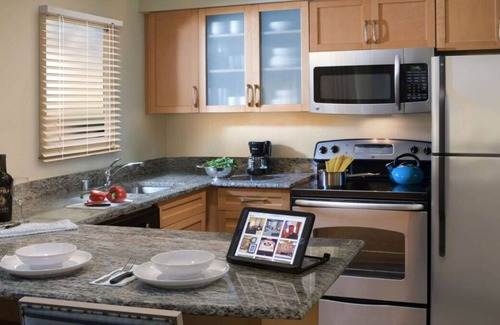 Houston House | Minutes to Space Center Houston, FREE Parking, Pool, Pet-Friendly Property!