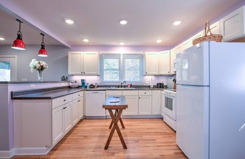 Sullivan County House | Minutes to the iconic State Street & King University. Local park in back yard!