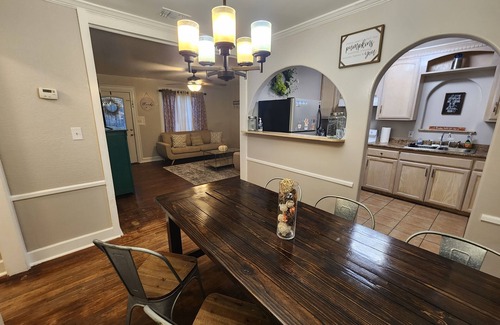 McAllen House | Minutes to the Mall and stores, central Mcallen