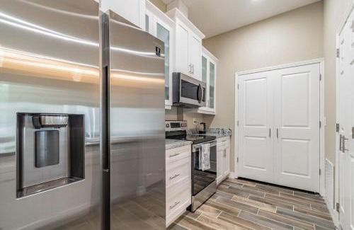 Bearss Plaza House | Minutes to USF and Advent Health