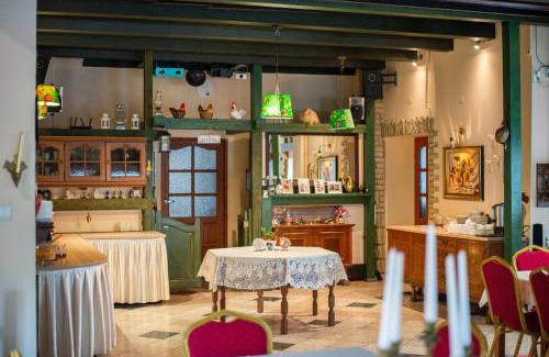 Andrychow House | Miodowy Raj