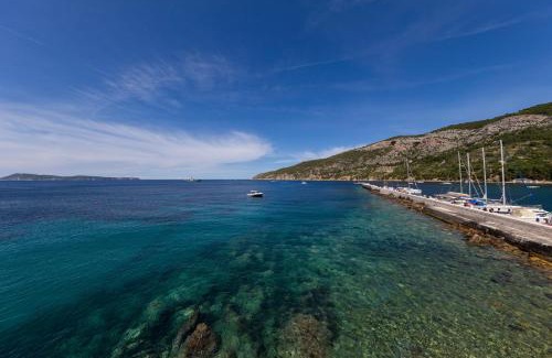 Komiza House | Mira Sea Front Guesthouse