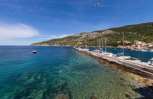 Komiza House | Mira Sea Front Guesthouse