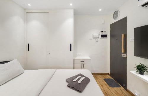 Pali Hill Apartment | Mira Studio Bandra W by The Bombay Home Company