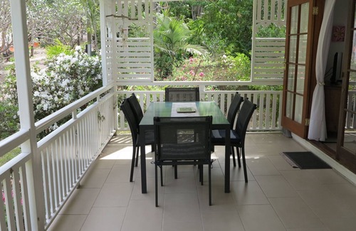 Arcadia Cottage | Mirabel Cottage - Charming, comfortable and well-equipped, in easy walking distance to beaches