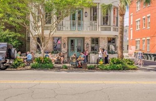 Historic Downtown Savannah Condo | Mirabelle Suite 1 - Sleeps 4 in the Heart of Historic Savannah
