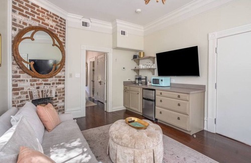 Historic Downtown Savannah Condo | Mirabelle Suite 2 - Private Suite in Historic Savannah