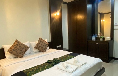 Pak Nakhon Hotel | Miracle Moon Resident