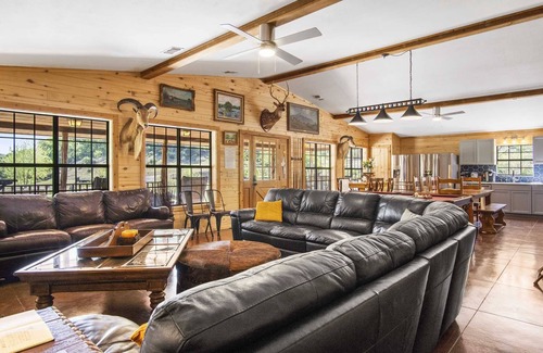 Leakey Cabin | Miracle Springs Ranch Lodge