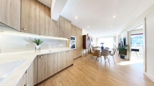 San Sebastian Apartment | Miramar Luxurious apartment, 3 double rooms for 6 guests, free parking, terrace, new