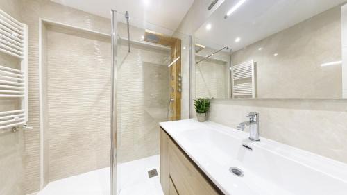 San Sebastian Apartment | Miramar Luxurious apartment, 3 double rooms for 6 guests, free parking, terrace, new