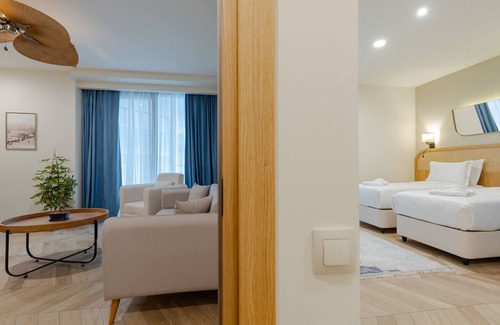 Old Boulevard Hotel | MiraMar Luxury Residences