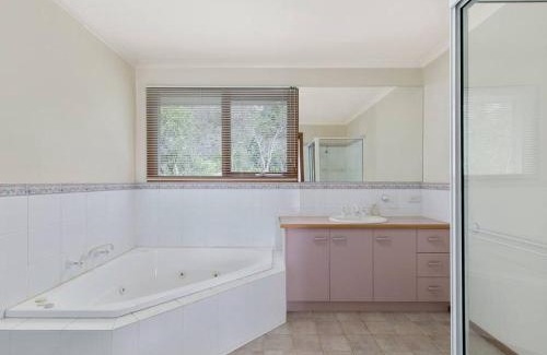 Cowes House | Miramar Red Rocks