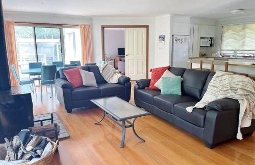 Cowes House | Miramar Red Rocks