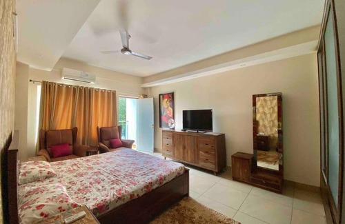 Rishikesh Apartment | Mirana House - A Tasteful 4BHK Condo with Views!