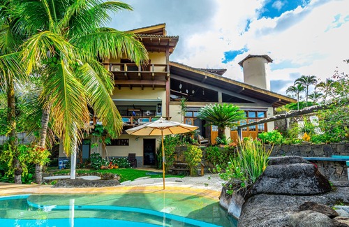 Tesouro da Colina House | Mirante dos Carijós, with panoramic view to the sea