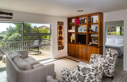 Palm Beach House | Miro Magic - Stay Waiheke