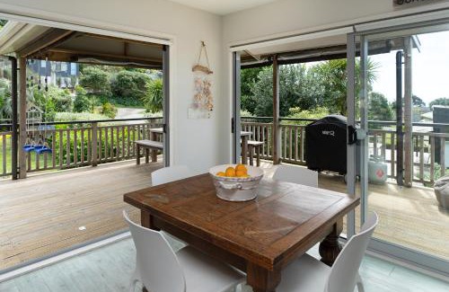 Palm Beach House | Miro Magic - Stay Waiheke