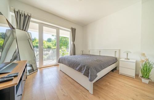 Torokbalint Apartment | Mirror Hill Lodge