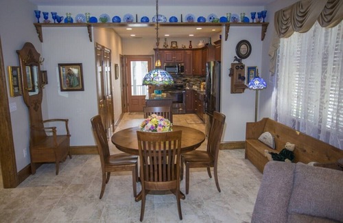 Chincoteague House | Miss Ida- Adorable Downtown Historic Cottage w/Screened Porch