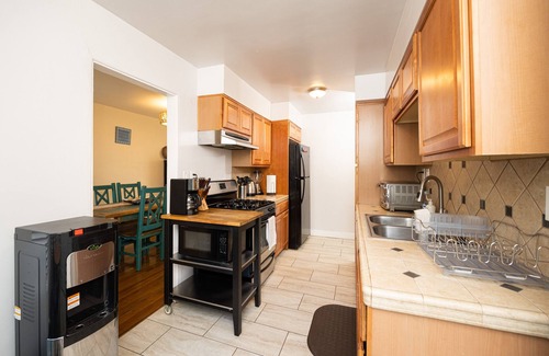 Crown Point House | Mission Beach, Bay & PB Strip with Parking