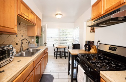 Crown Point House | Mission Beach, Bay & PB Strip with Parking
