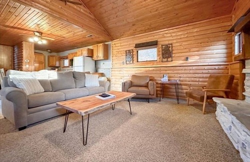 Sherrill Cabin | Mississippi River waterfront cabin just steps from the beach and boat launch