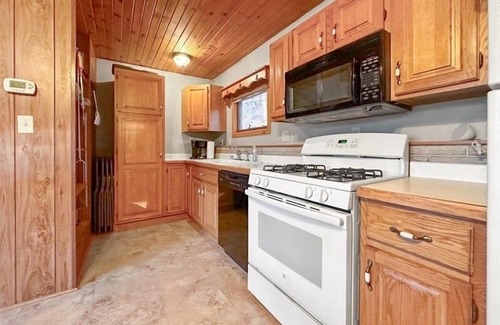 Sherrill Cabin | Mississippi River waterfront cabin just steps from the beach and boat launch