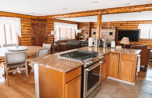 Cascade House | Missouri River Getaway- Riverfront