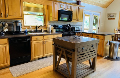 Piney Creek Cabin | Misty Mountain Cabin w/gorgeous views