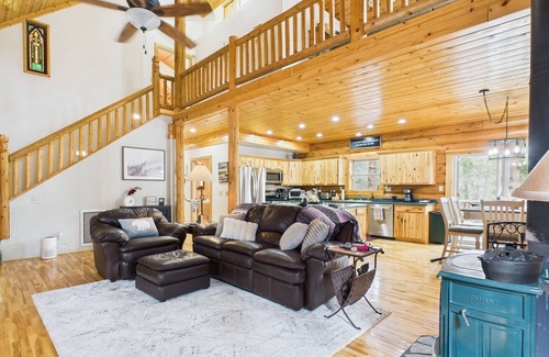 Prescott Cabin | Misty Mountain Chalet- Cabin Pets EV Trails Views 2acres 7000ft elevation