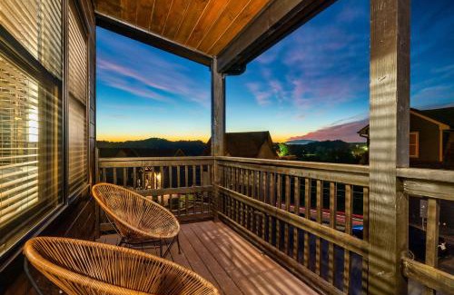 Sevierville Resort | Misty Mountain Morning