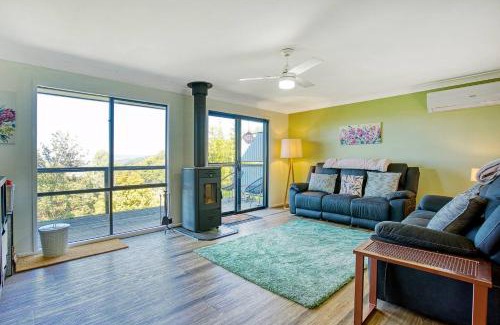 Lower Beechmont House | Misty Mountain View - A Tree-lined Tropical Oasis