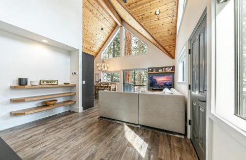 Tahoe Woods House | Misty Pines by Tahoe Getaways at Tahoe Park - Newly Remodeled Pet Friendly 3 BR w Private Beach HOA