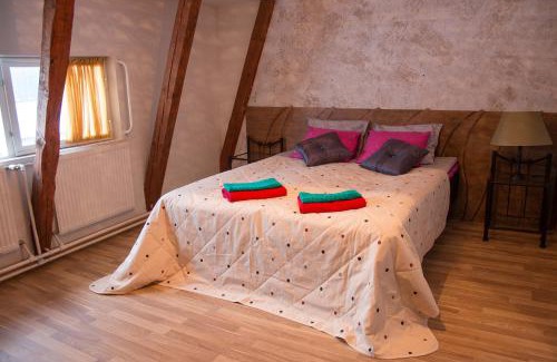 Lahti Apartment | Mixed colors loft -majoitus