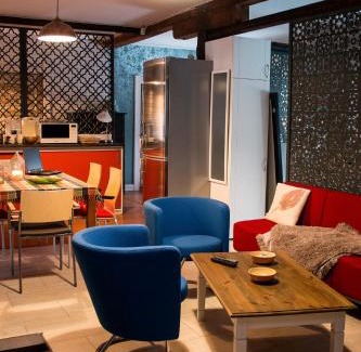 Lahti Apartment | Mixed colors loft -majoitus