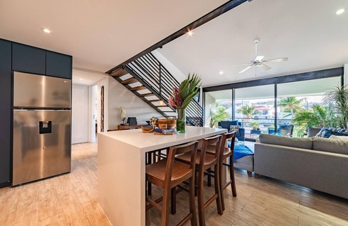 R Condo | Mixie 307