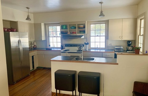 Elizabethtown House | MLK Wkend Open!nSki+Climb+Hike+Sled+Skate+Relax Perfect for multi-family groups!