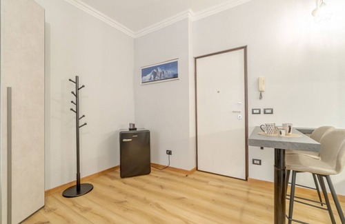 Parella Apartment | MM Pozzo Strada Mini Subway Studio x2