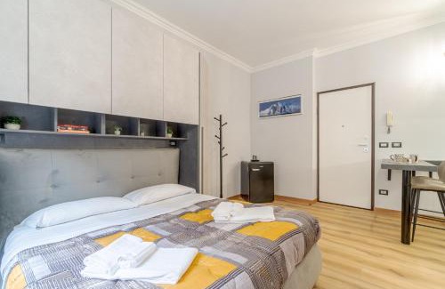 Parella Apartment | MM Pozzo Strada Mini Subway Studio
