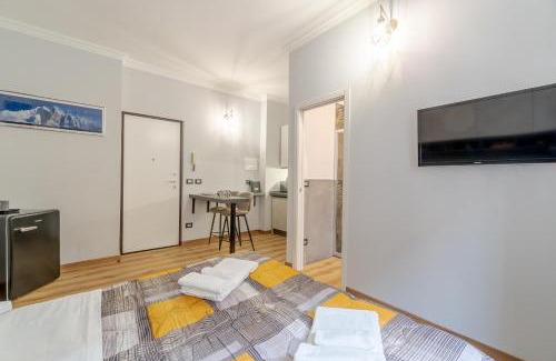 Parella Apartment | MM Pozzo Strada Mini Subway Studio