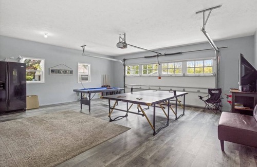 Hilton House | MM Properties Lake Ontario: Summer Breeze R23-133