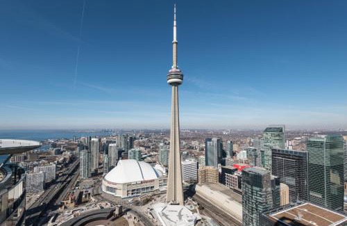 Toronto Entertainment District Apartment | MMG Executive Suite - VIEWS FROM THE TOP