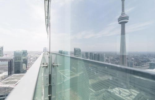 Toronto Entertainment District Apartment | MMG Executive Suite - VIEWS FROM THE TOP