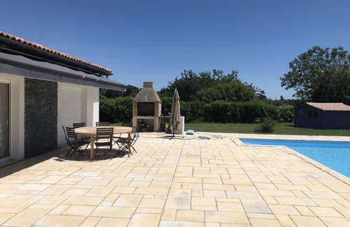 Port-Sainte-Foy-et-Ponchapt House | Modern 4 bed villa, air-con in living area, fabulous terrace/garden, large pool.