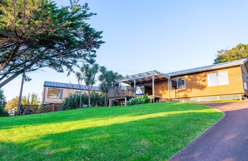 Blackpool House | Moa Cottage in Oneroa Village