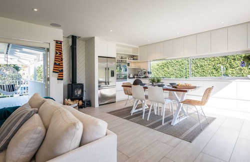 Oneroa Cottage | Moa Magic - Oneroa Holiday Home