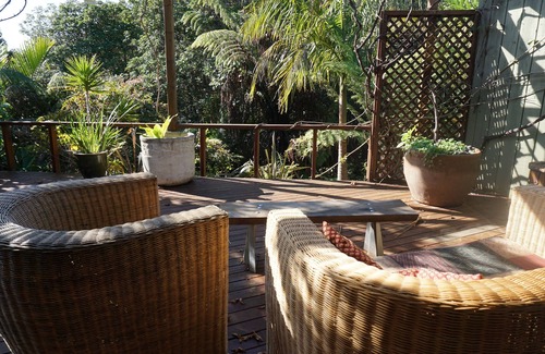 Raglan Apartment | Moana Apartment with Bush Views and near Surf