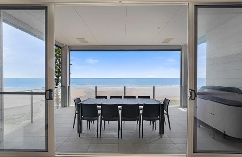 Moana Apartment | Moana Esplanade - Pure Beach Front 3 Bed Apt