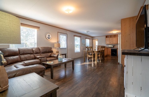 Royal House | Mobile Home E-2 at Safe Harbor Brady Mountain on Lake Ouachita!